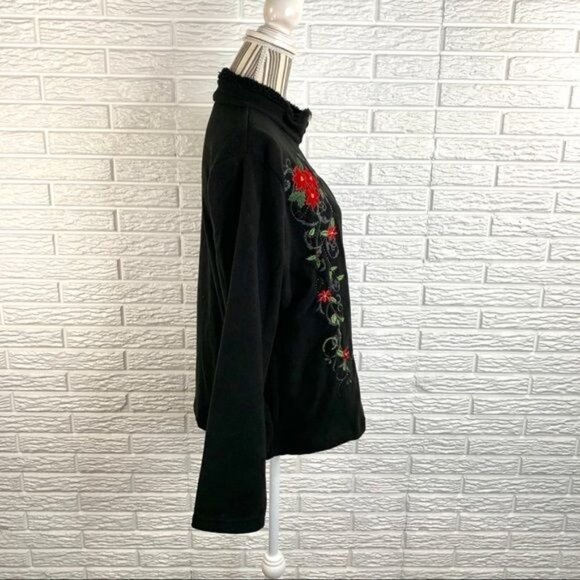 Basic Editions Black Fleece Jacket Red Poinsettias Size Large - Picture 5 of 7